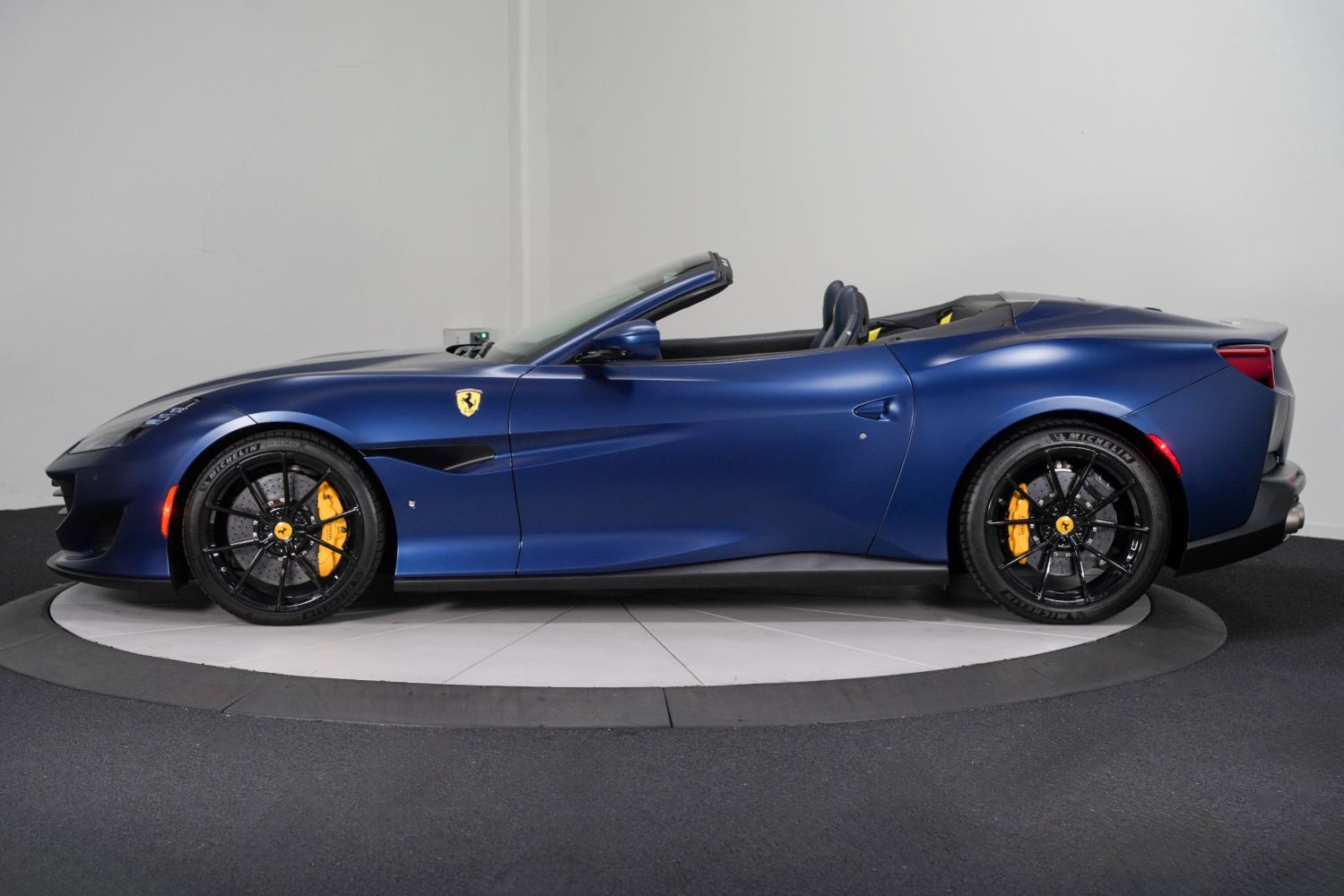 Used 2019 Ferrari Portofino RWD image 7