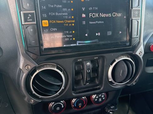 Used 2015 Jeep Wrangler Unlimited Sahara w/ Connectivity Group image 7