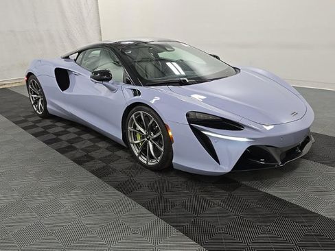 Used 2023 McLaren Artura RWD image 5