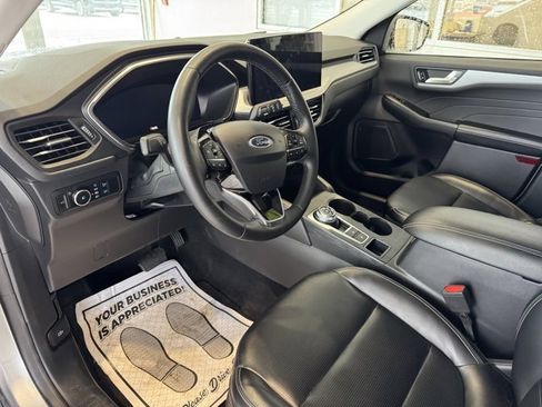 Used 2024 Ford Escape Platinum image 9