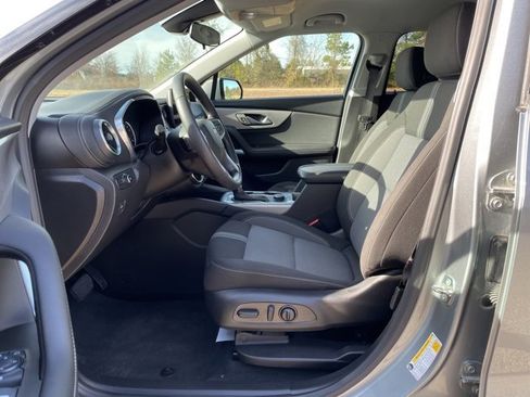 Used 2025 Chevrolet Blazer LT image 11