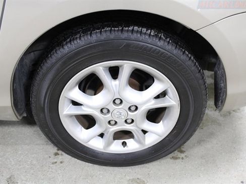 Used 2005 Toyota Sienna XLE image 23