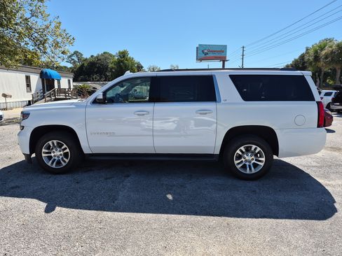 Used 2019 Chevrolet Suburban LT image 2