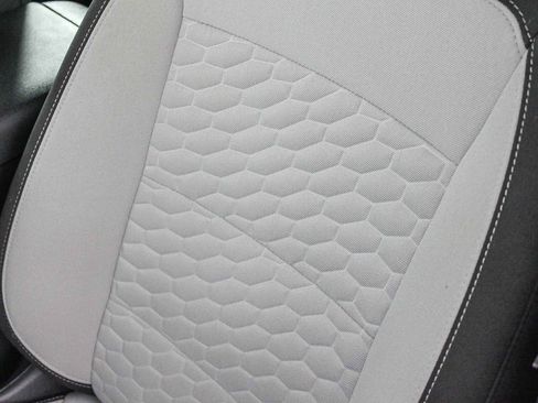 Used 2021 Chevrolet Equinox LS image 24