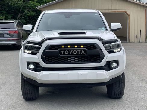 Used 2020 Toyota Tacoma TRD Sport AWD/4WD image 8