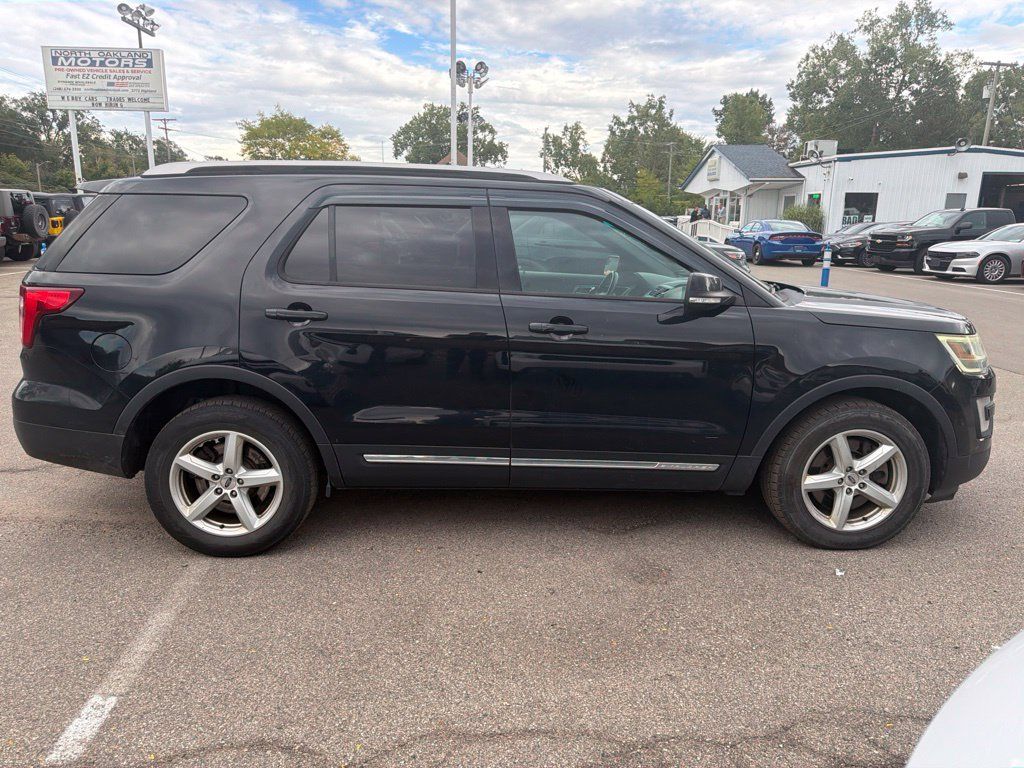 Used 2016 Ford Explorer XLT w/ Equipment Group 202A AWD/4WD image 4