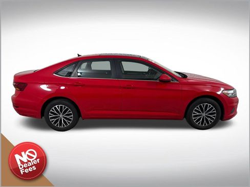 Used 2019 Volkswagen Jetta SE w/ Cold Weather Package FWD image 2