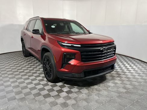 Used 2025 Chevrolet Traverse LT w/ Midnight/Sport Edition FWD image 2
