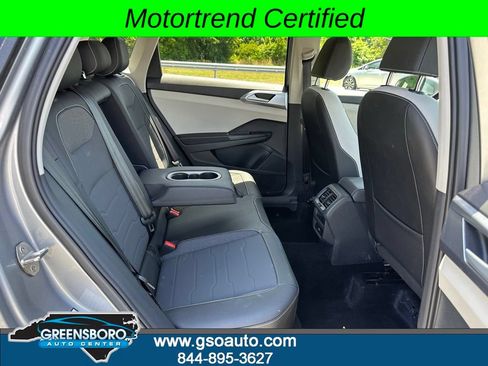 Used 2025 Volkswagen Taos SE FWD image 19