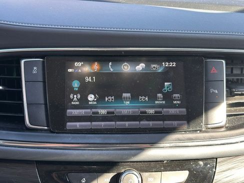 Used 2018 Buick Enclave Essence image 31