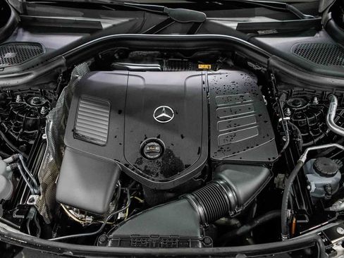 Used 2025 Mercedes-Benz GLC 350e GLC 350e image 27