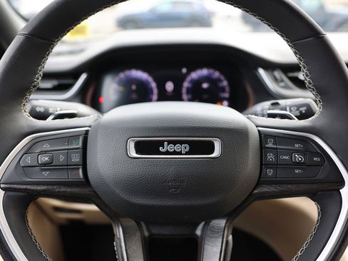 Used 2023 Jeep Grand Cherokee L Limited image 35