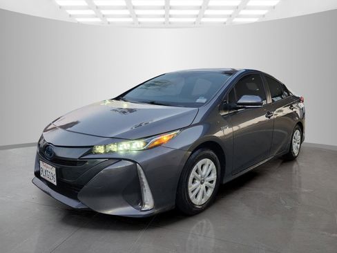 Used 2021 Toyota Prius Prime XLE FWD image 3