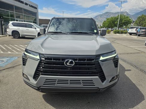Used 2026 Lexus GX 550 w/ Accessory Package (2T) AWD/4WD image 2