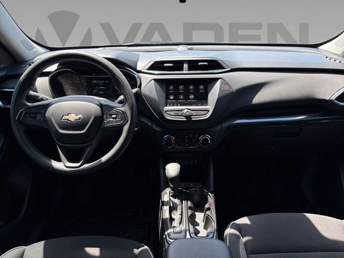 Used 2023 Chevrolet TrailBlazer LT FWD image 3