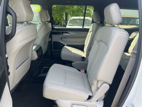 New 2026 Jeep Grand Wagoneer Limited AWD/4WD image 16