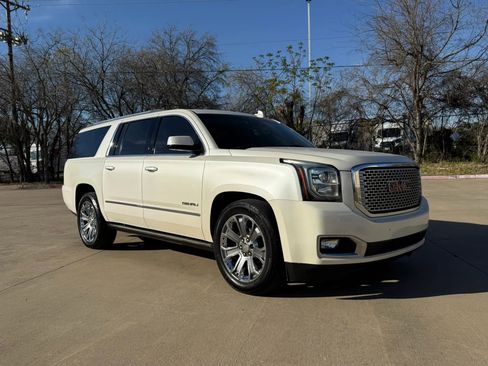 Used 2015 GMC Yukon XL Denali w/ Premium Package image 8