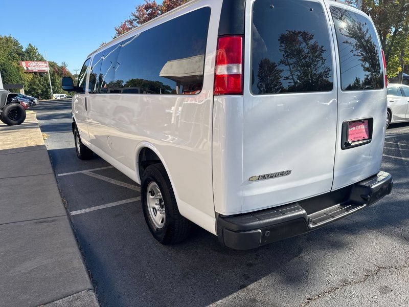 Used 2024 Chevrolet Express 3500 LS RWD image 5