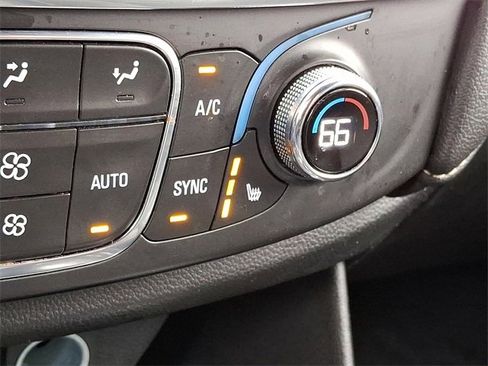 Used 2023 Chevrolet Traverse LT image 25