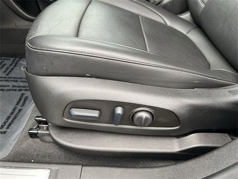 Certified 2023 GMC Acadia SLT w/ Technology Package image 14