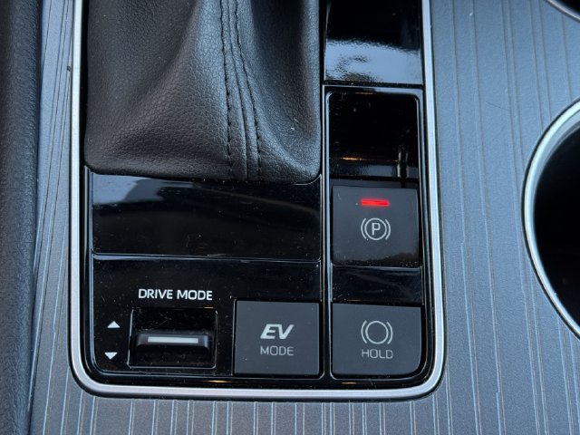 Certified 2025 Toyota Sienna XLE FWD image 21