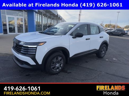 Used 2025 Nissan Kicks S image 2