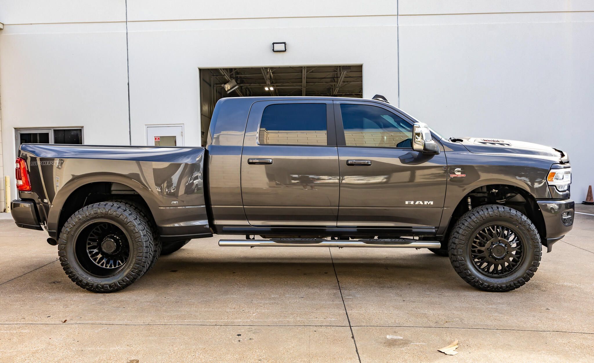 Used 2024 RAM 3500 Laramie w/ Sport Appearance Package AWD/4WD image 11