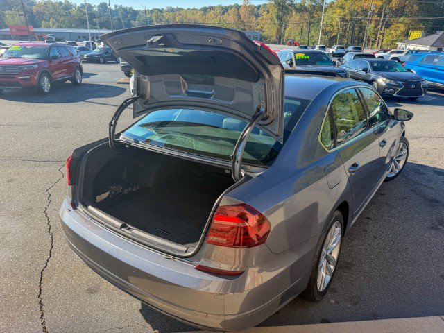 Used 2018 Volkswagen Passat 2.0T SEL Premium FWD image 16