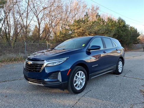 Used 2023 Chevrolet Equinox LT image 3