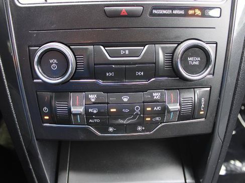 Used 2019 Ford Explorer XLT w/ Equipment Group 201A FWD image 19