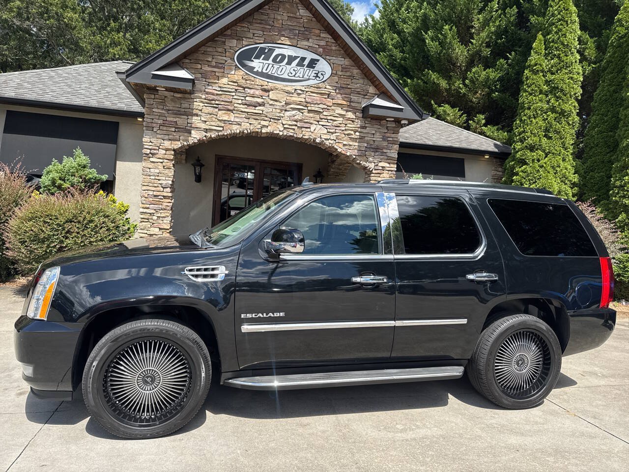 Used 2012 Cadillac Escalade Luxury AWD/4WD image 1