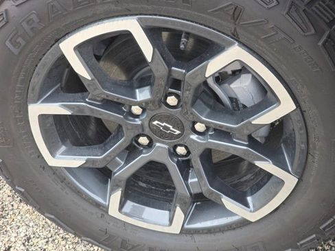 New 2026 Chevrolet Equinox ACTIV w/ Convenience Package III image 18