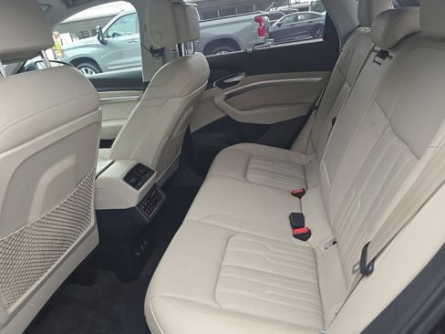Used 2019 Audi e-tron Prestige w/ Prestige Package AWD/4WD image 16
