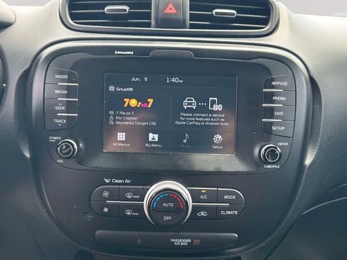 Used 2018 Kia Soul + FWD image 8