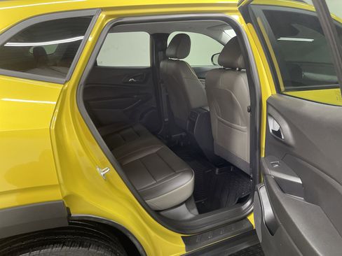 Used 2025 Chevrolet Trax ACTIV w/ Sunroof Package image 21