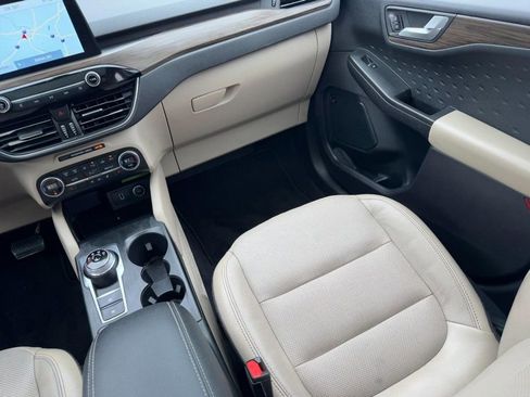 Used 2020 Ford Escape Titanium image 16