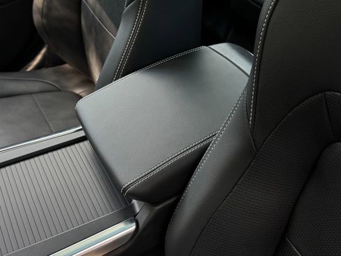 Used 2021 Jaguar XF R-Dynamic SE image 13