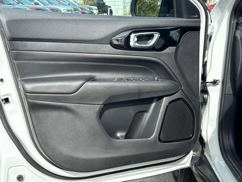 New 2026 Jeep Compass Latitude image 16