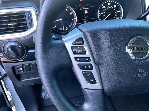 Used 2021 Nissan Titan SV image 11