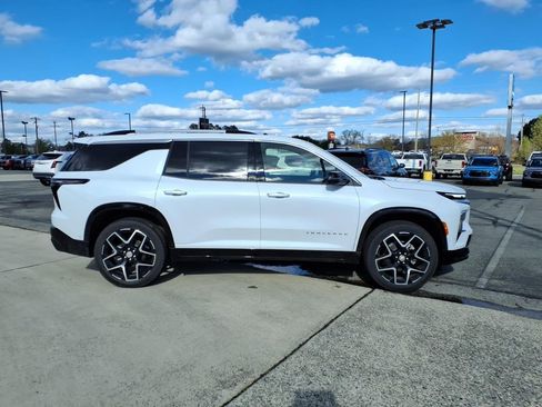 New 2026 Chevrolet Traverse High Country image 4