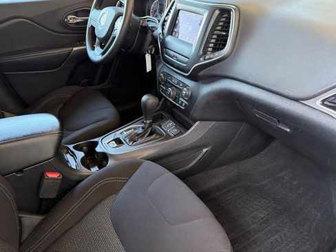 Used 2020 Jeep Cherokee Latitude FWD image 15