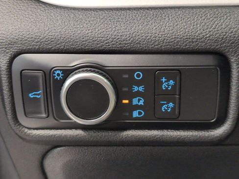 Used 2023 Ford Explorer XLT w/ Class IV Trailer Tow Package AWD/4WD image 38