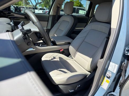 Used 2025 Lincoln Nautilus Premier AWD/4WD image 28