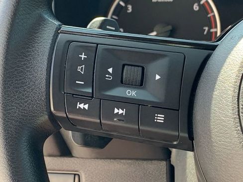 Used 2023 Nissan Rogue SV image 27