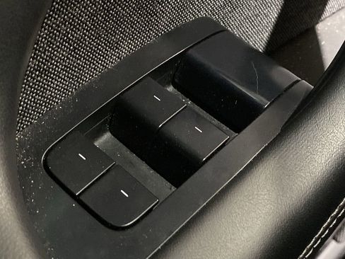 Used 2022 Tesla Model X image 8