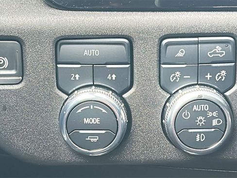 Used 2025 GMC Sierra 1500 SLT AWD/4WD image 15