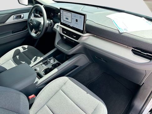 Certified 2026 Ford Explorer Active RWD image 27