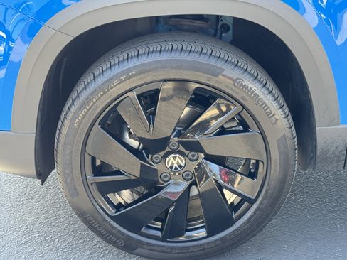 Used 2024 Volkswagen Taos SE image 12