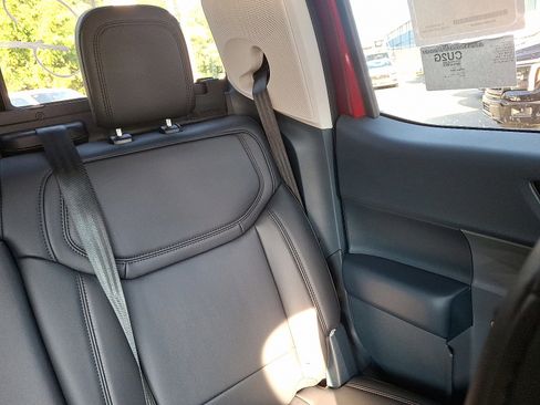 New 2025 Ford Maverick Lariat w/ Black Appearance Package image 14
