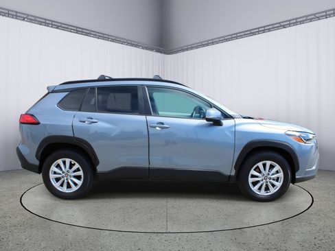 Used 2022 Toyota Corolla Cross LE w/ Black Badges Package (TMS) FWD image 9